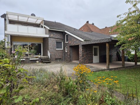 Attraktives Zweifamilienhaus auf schönem Grundstück in Melle, 49324 Melle