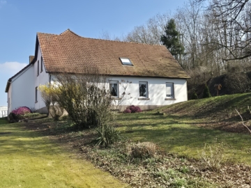 Zweifamilienhaus mit traumhafter Aussicht in zentraler Lage von Bissendorf, 49143 Bissendorf, Zweifamilienhaus